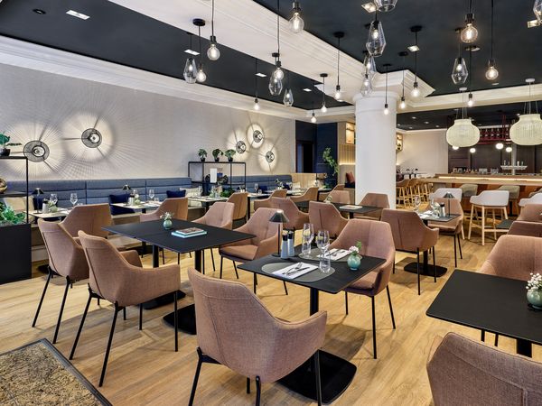 Innenraum des Restaurants The Local im Leipzig Marriott Hotel – präsentiert vom Leipzig Convention Bureau