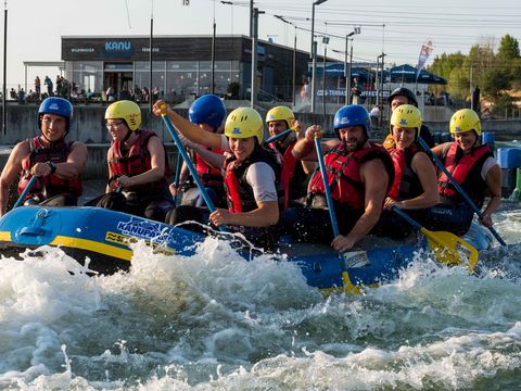 Rahmenprogramm Wildwasser-Rafting im Kanupark am Markkleeberger See zum Teambuilding für Tagung & Konferenz Leipzig Convention
