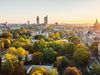 Tagung & Konferenz Leipzig Convention: Skyline mit City-Hochhaus, Neues Rathaus und Bundesverwaltungsgericht bei Sonnenaufgang im Herbst