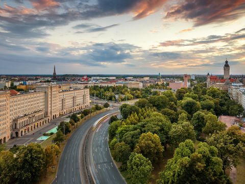 Tagung & Konferenz Leipzig Convention: Drohnenaufnahme des Promenadenrings mit Ring-Café am Roßplatz