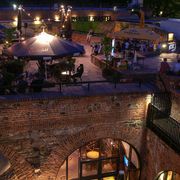 Moritzbastei: Eventlocation mit Terrasse am Abend für Tagung & Konferenz Leipzig Convention