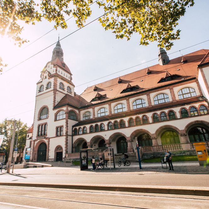 Außenansicht der Eventlocation Kongresshalle am Zoo Leipzig – präsentiert vom Leipzig Convention Bureau