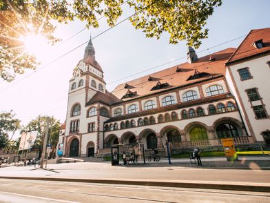 Außenansicht der Eventlocation Kongresshalle am Zoo Leipzig – präsentiert vom Leipzig Convention Bureau