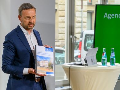Prof. Dr. Georg Puchner präsentiert die QIA-Studie für Tagung & Konferenz Leipzig Convention