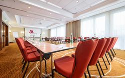 Tagungsraum Colorado in U-Bestuhlung im Tagungshotel Leipzig Marriott Hotel – präsentiert vom Leipzig Convention Bureaul